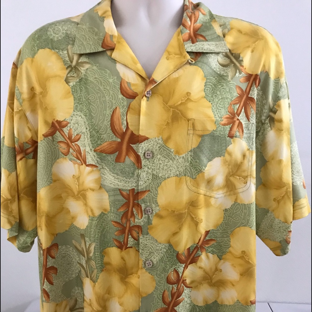 Tommy Bahama Camp Shirt Size Large